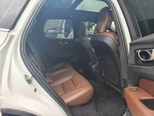 Volvo XC60 — Фото автомобиля 9