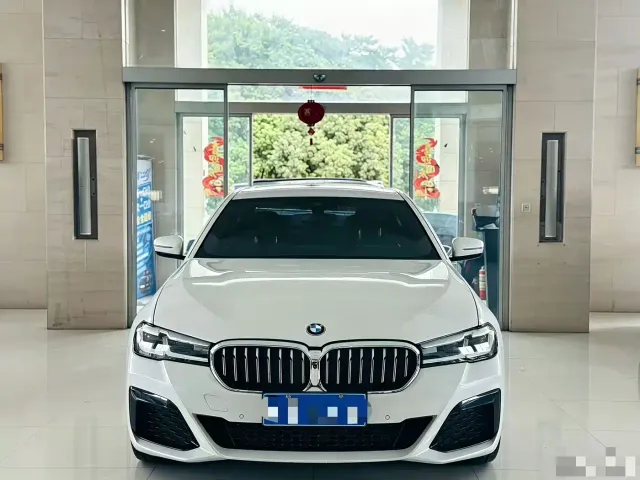 BMW 5 Series — Фото автомобиля 3