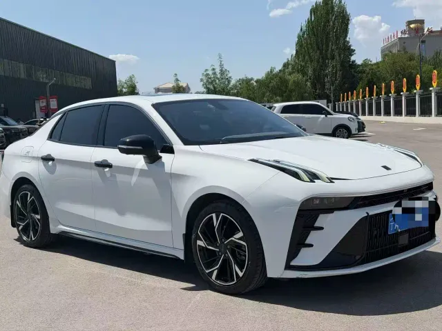 Lynk & Co 03 — Фото автомобиля 3