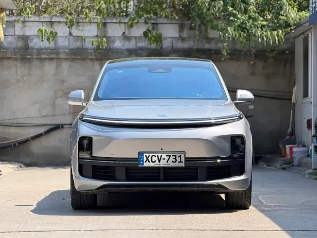 Li Auto L8 — Фото автомобиля 2