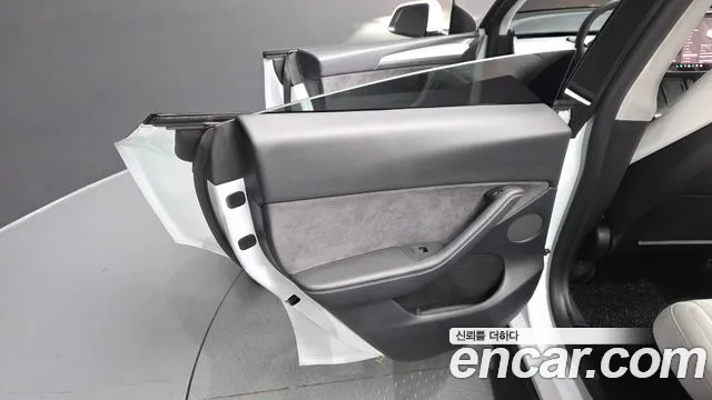Tesla Model Y — Фото автомобиля 19