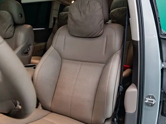 Li Auto i8 — Фото автомобиля 14