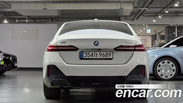 BMW 5 Series — Фото автомобиля 2
