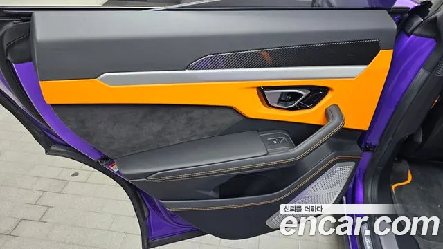 Lamborghini Urus — Фото автомобиля 17