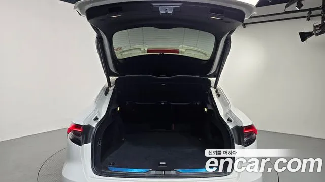 Maserati Levante — Фото автомобиля 22