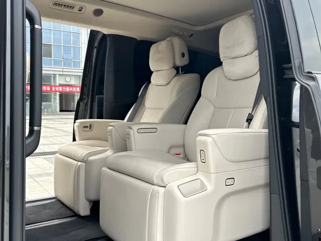 Li Auto MEGA — Фото автомобиля 12
