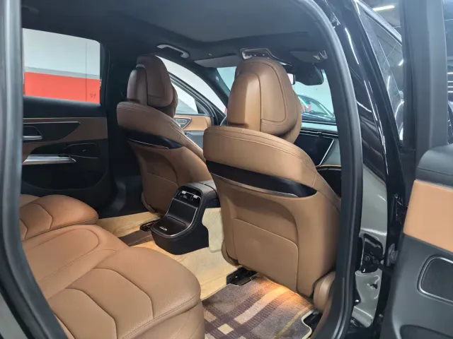 Mercedes-Benz E-Class — Фото автомобиля 18