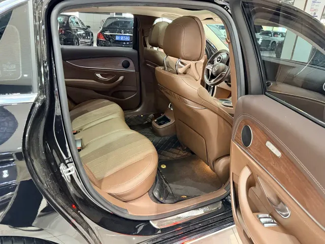 Mercedes-Benz E-Class — Фото автомобиля 9