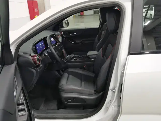 Chevrolet Equinox Plus — Фото автомобиля 10