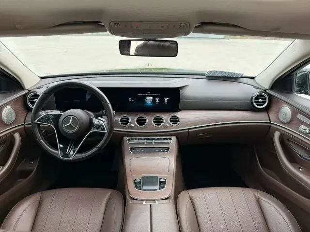 Mercedes-Benz E-Class — Фото автомобиля 5