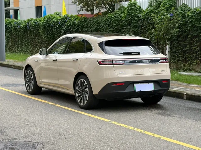Aito M5 — Фото автомобиля 9