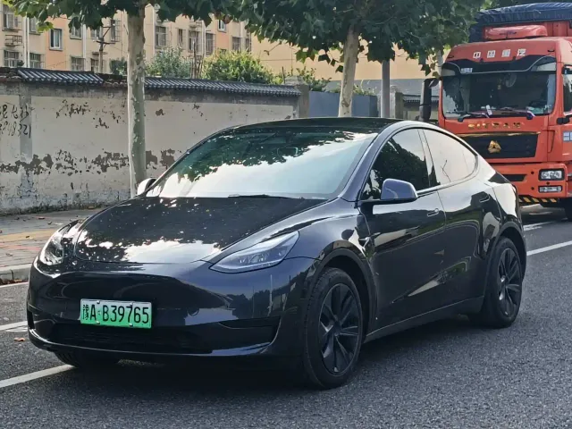 Фотография автомобиля — Tesla Model Y