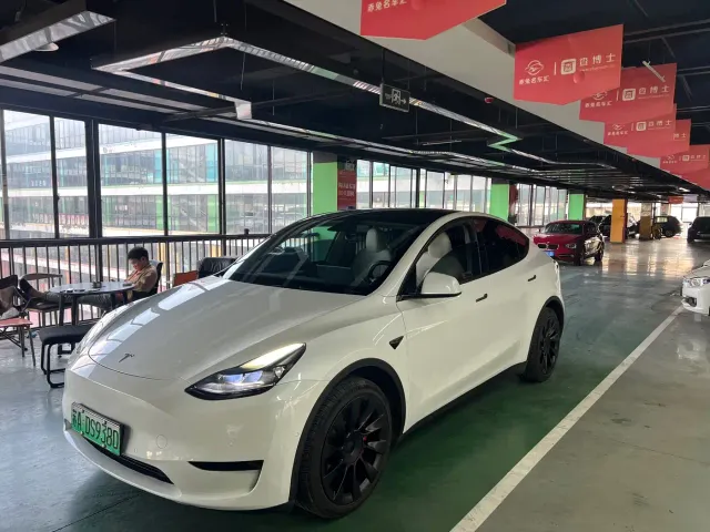 Фотография автомобиля — Tesla Model Y