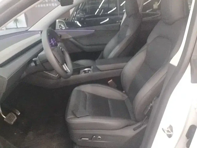 Tesla Model Y — Фото автомобиля 14