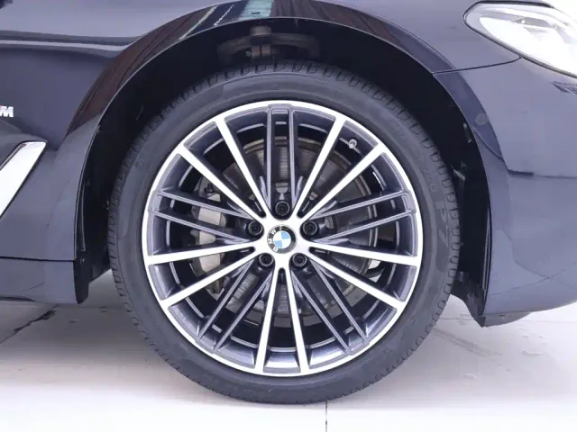 BMW 5 Series — Фото автомобиля 6