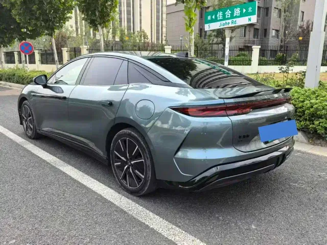 BYD Han L — Фото автомобиля 9