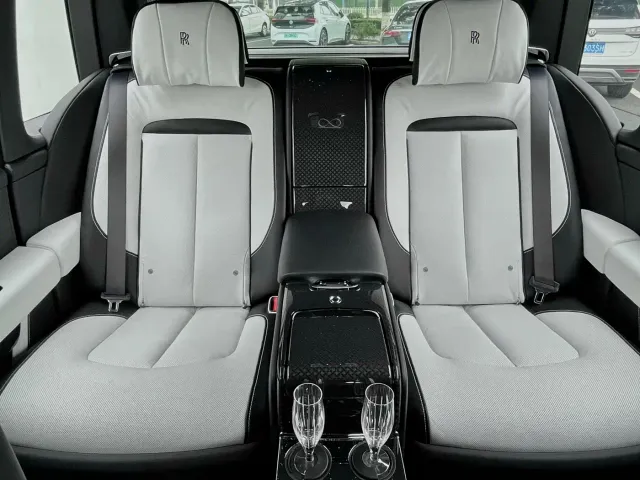 Rolls-Royce Cullinan — Фото автомобиля 28