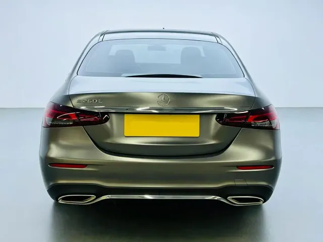Mercedes-Benz E-Class — Фото автомобиля 5