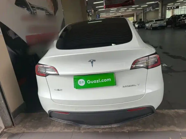 Tesla Model Y — Фото автомобиля 5