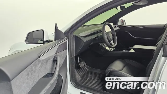 Tesla Model Y — Фото автомобиля 16
