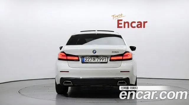 BMW 5-Series — Фото автомобиля 4