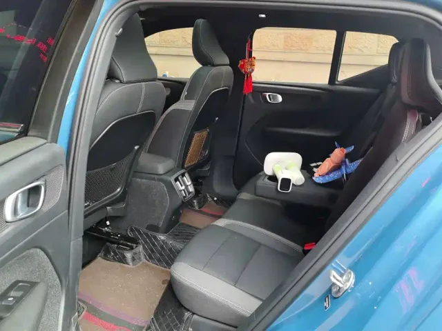 Volvo XC40 — Фото автомобиля 11