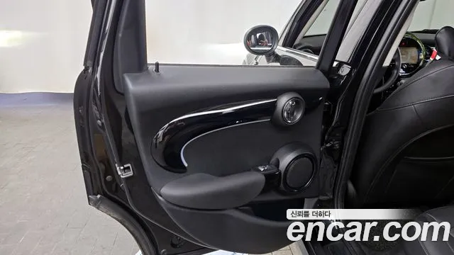 Mini Cooper Cooper 5 дверей Classic — Фото автомобиля 25