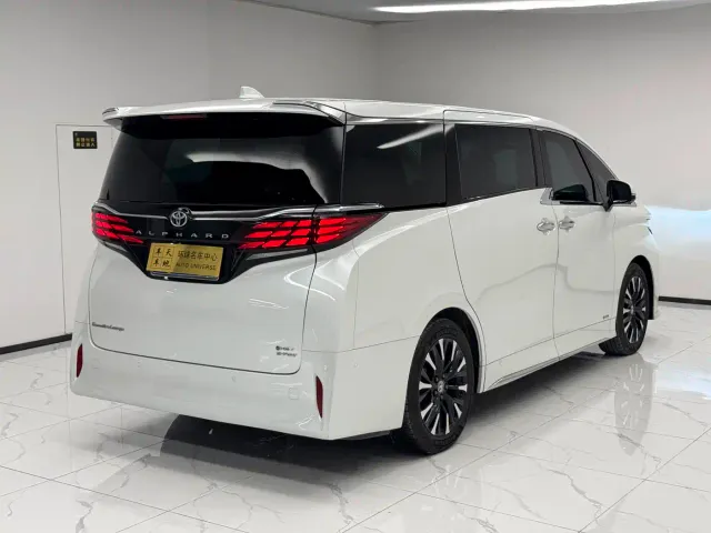 Toyota Alphard — Фото автомобиля 21
