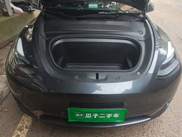 Tesla Model Y — Фото автомобиля 18