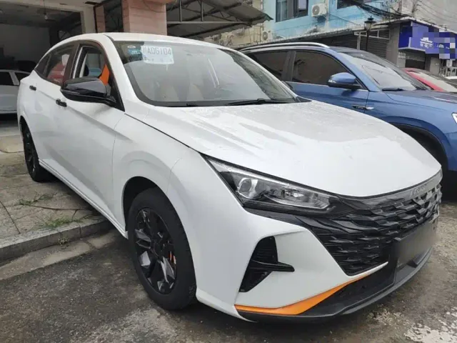 Dongfeng Yixuan — Фото автомобиля 3