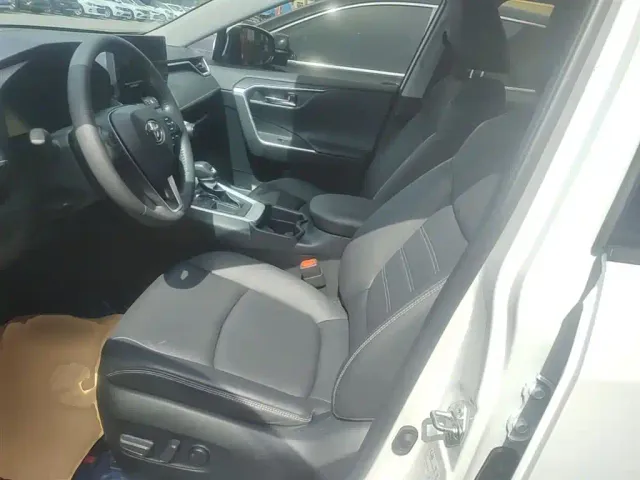 Toyota RAV4 — Фото автомобиля 14