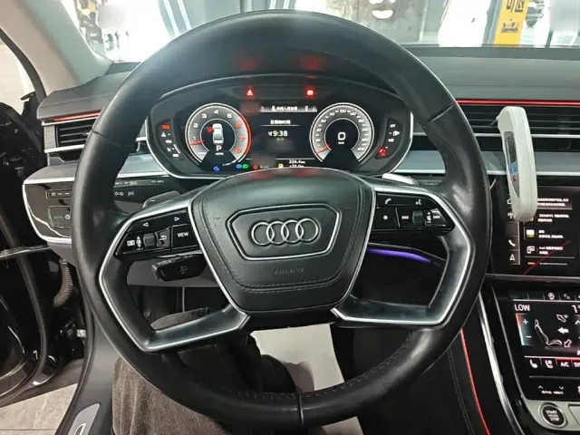Audi A8 — Фото автомобиля 10