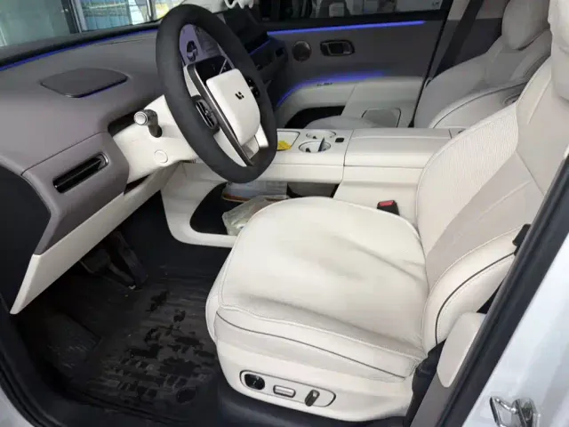 Li Auto i8 — Фото автомобиля 9