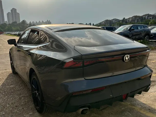 Changan Changan UNI-V 2022 1.5T Premium Model — Фото автомобиля 9