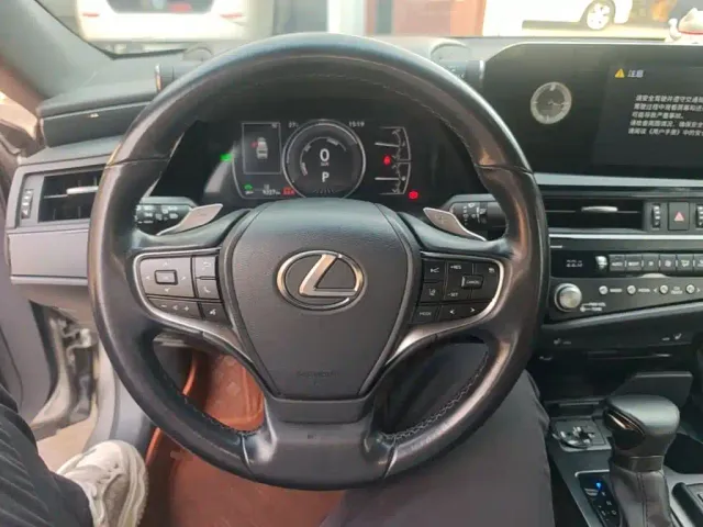 Lexus ES — Фото автомобиля 10