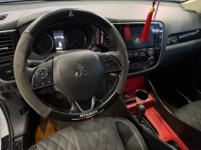 Mitsubishi Outlander — Фото автомобиля 12