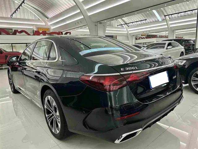 Mercedes-Benz E-Class — Фото автомобиля 19