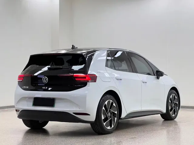 Volkswagen ID.3 — Фото автомобиля 4