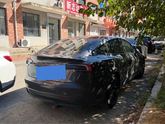 Tesla Model 3 — Фото автомобиля 17