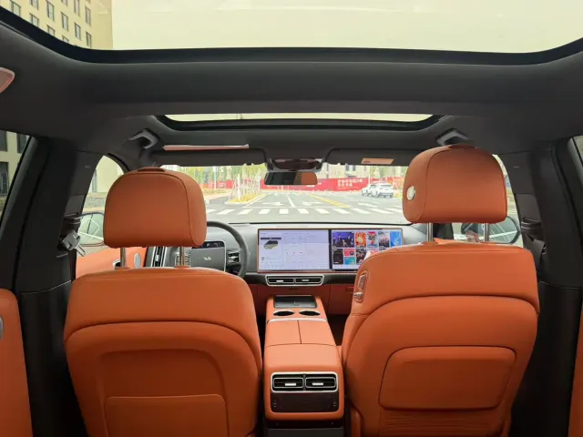Li Auto L7 — Фото автомобиля 11