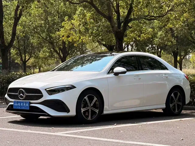 Фотография автомобиля — Mercedes-Benz A-Class