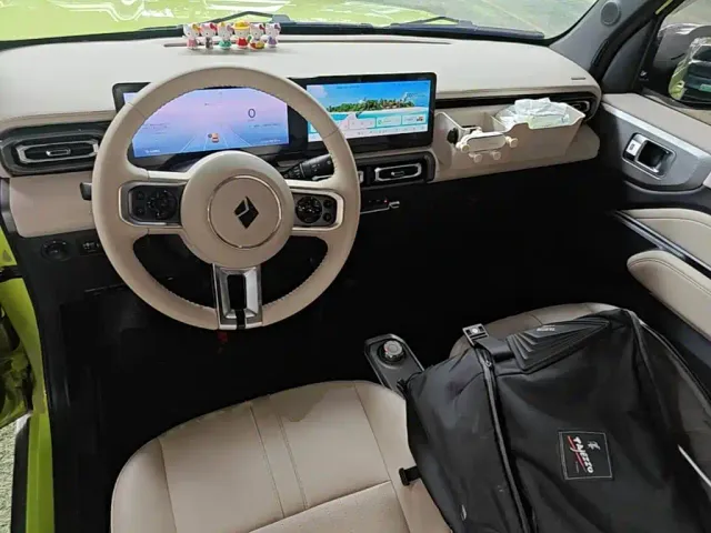 Baojun Yep — Фото автомобиля 9