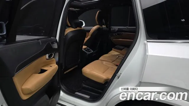 Volvo XC90 — Фото автомобиля 16