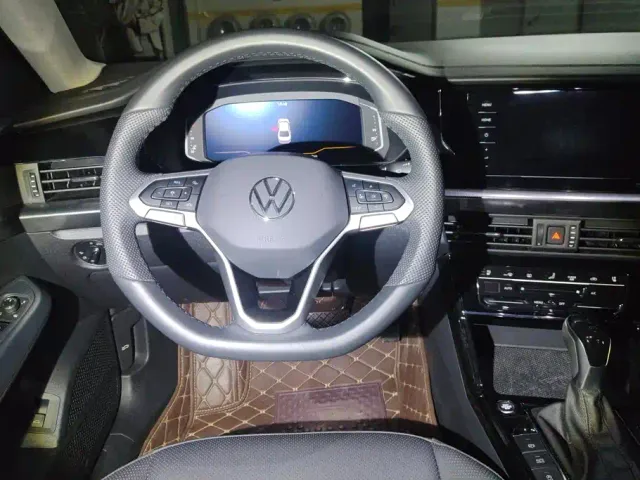 Volkswagen Passat — Фото автомобиля 15