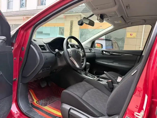 Nissan Tiida — Фото автомобиля 3