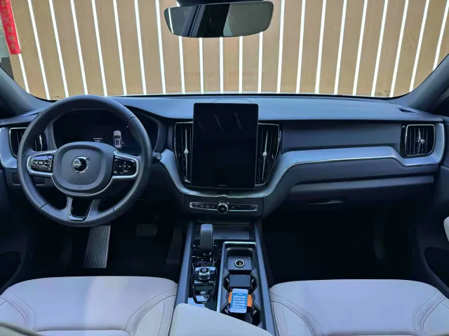 Volvo XC60 — Фото автомобиля 6