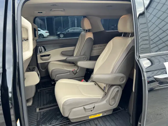 Kia Carnival — Фото автомобиля 11
