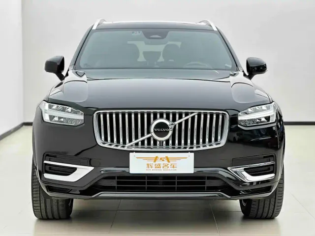 Volvo XC90 — Фото автомобиля 2