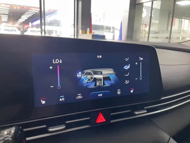 Hyundai Elantra — Фото автомобиля 12