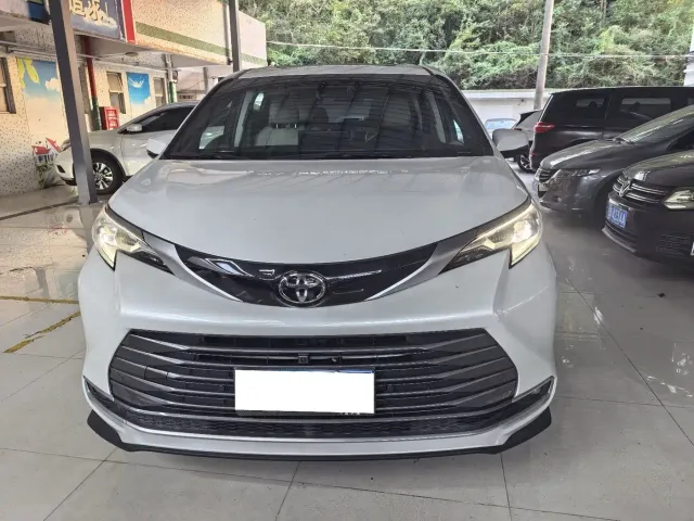 Toyota Sienna — Фото автомобиля 5